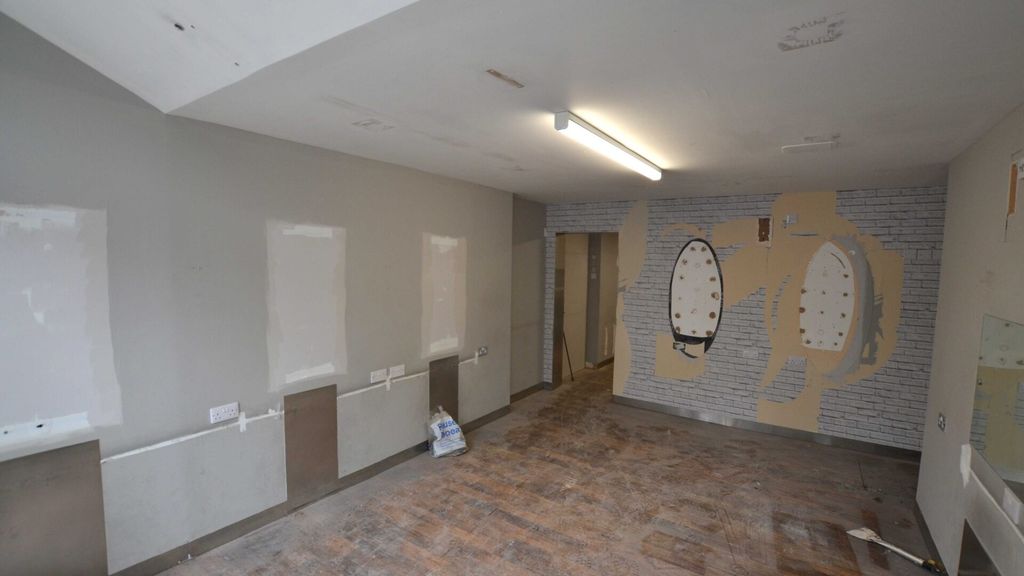 Property photo 2 of 8 Allied Surveyors Scotland-Retail-10A Bath Street-0