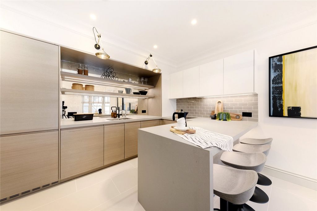 Property photo 2 of 11 Kitchen
