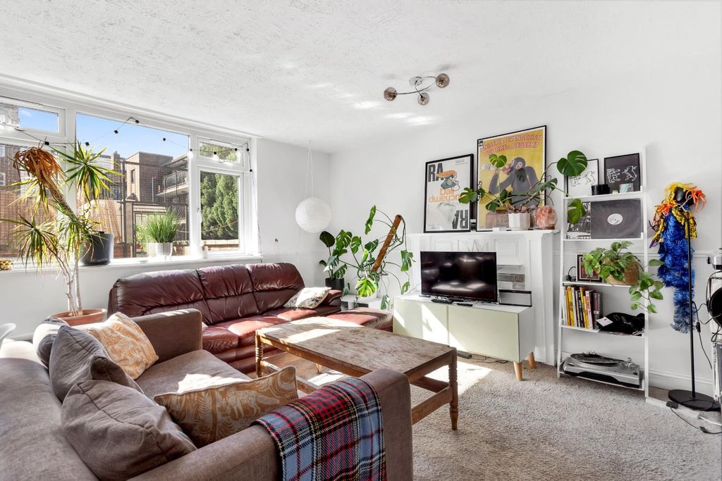 Property photo 1 of 14 Reception