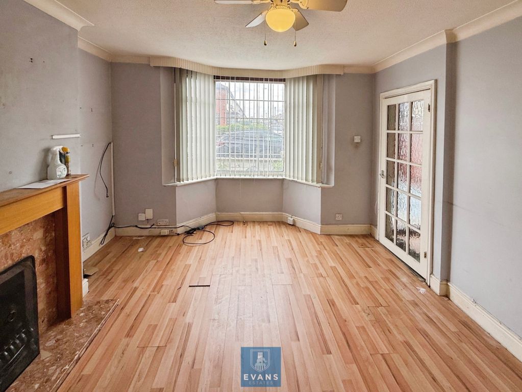 Property photo 3 of 14 Living Room