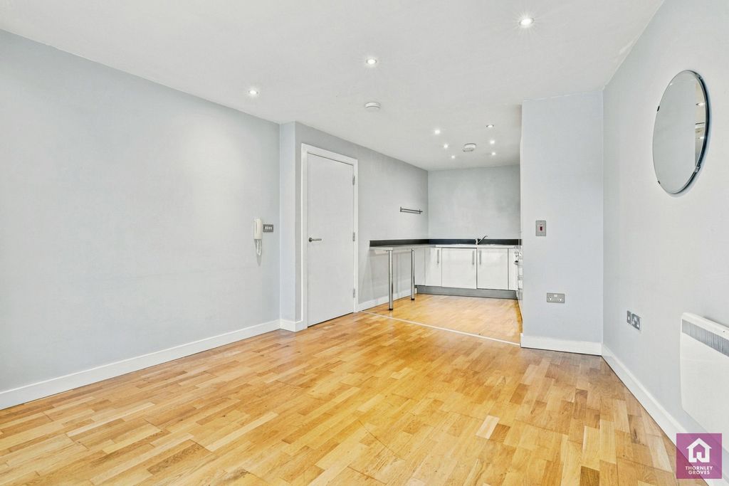 Property photo 3 of 19 Pbox-Img.Jpg