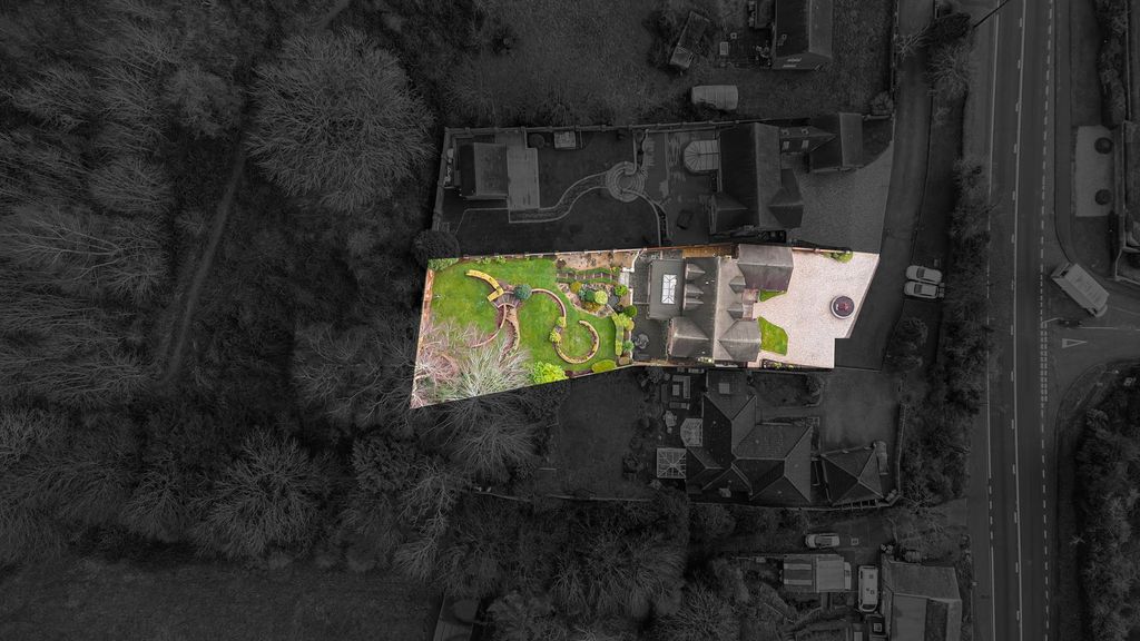 Property photo 2 of 39
