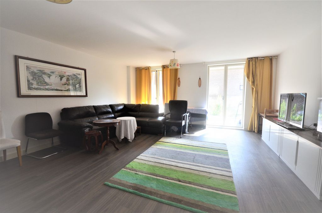 Property photo 1 of 15 Three Bedroom Maisonette