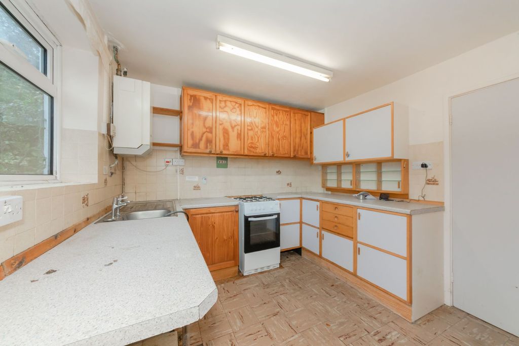 Property photo 3 of 21