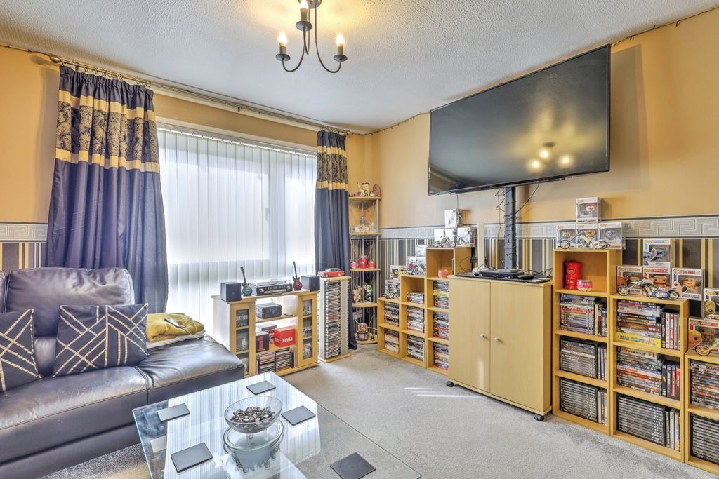 Property photo 2 of 16 Living Room