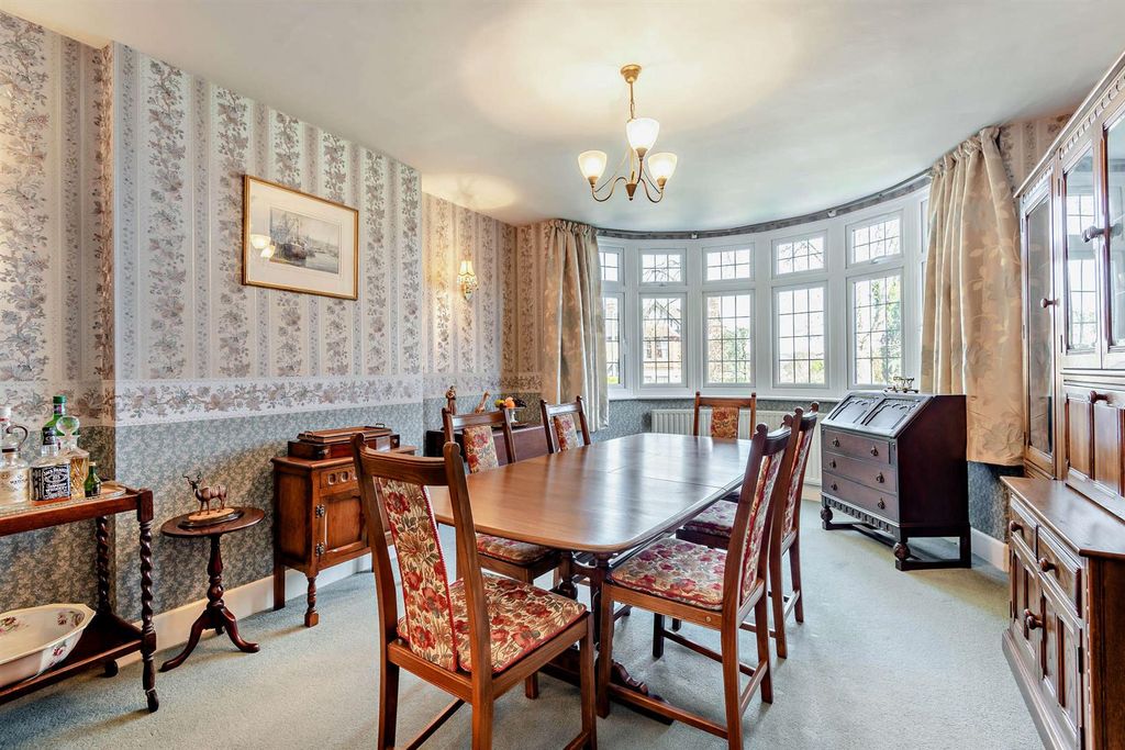 Property photo 3 of 23 8682354-Interior11-800.Jpg