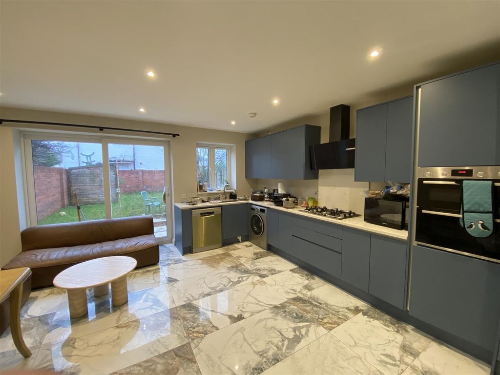 Property photo 3 of 7 Image00009.Jpeg