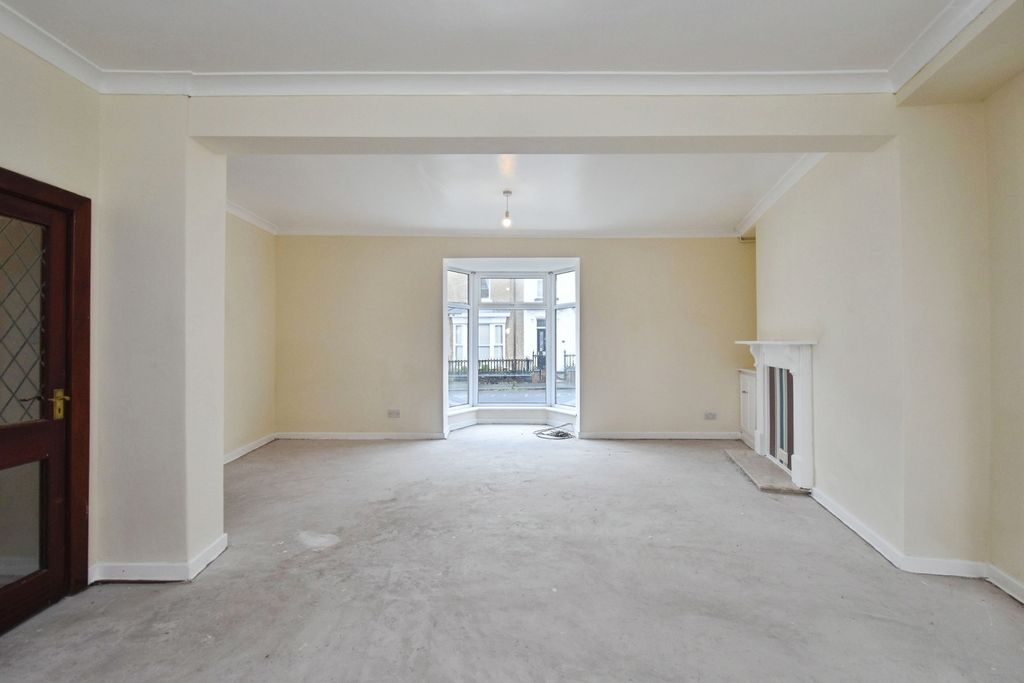 Property photo 3 of 18 Photo