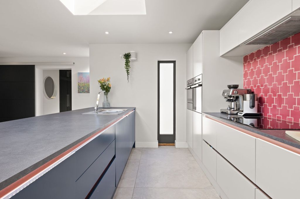 Property photo 3 of 42