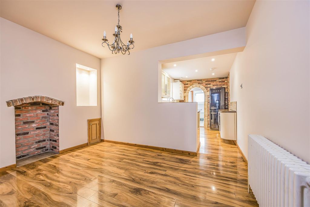 Property photo 2 of 18 39 Station Road, Copnor-Porticomarketing-Soldby-13