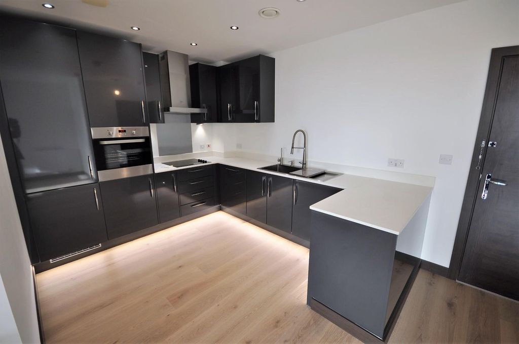 Property photo 2 of 9 Fitted Kitchen