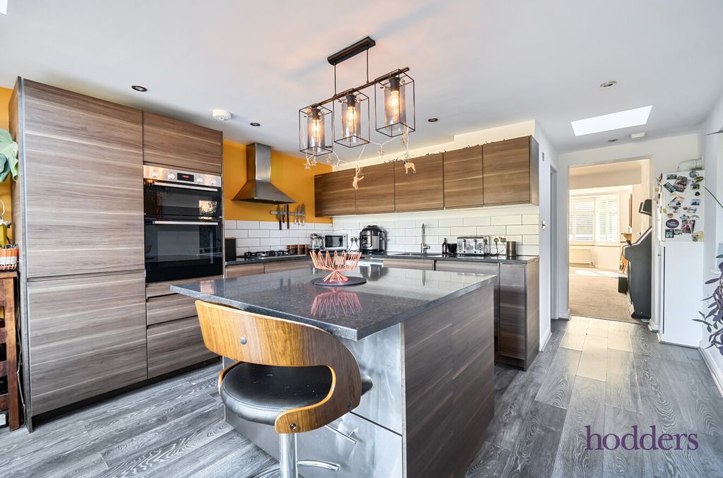 Property photo 3 of 20 B434649E-9550-42E...
