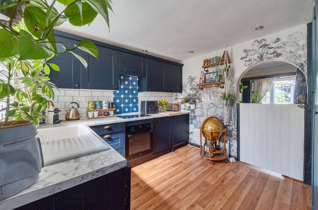Property photo 2 of 13 1339657-8-689B4cd...