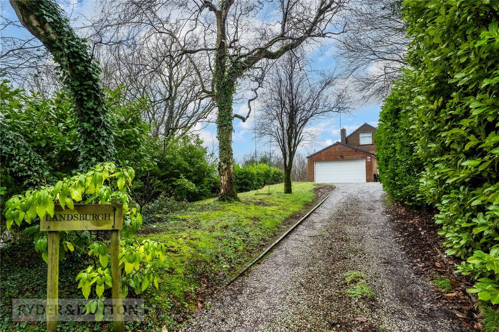 Property photo 2 of 25 Driveway