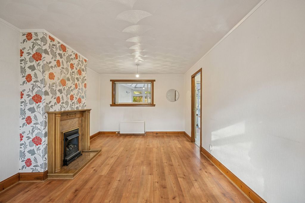 Property photo 3 of 24 Lounge