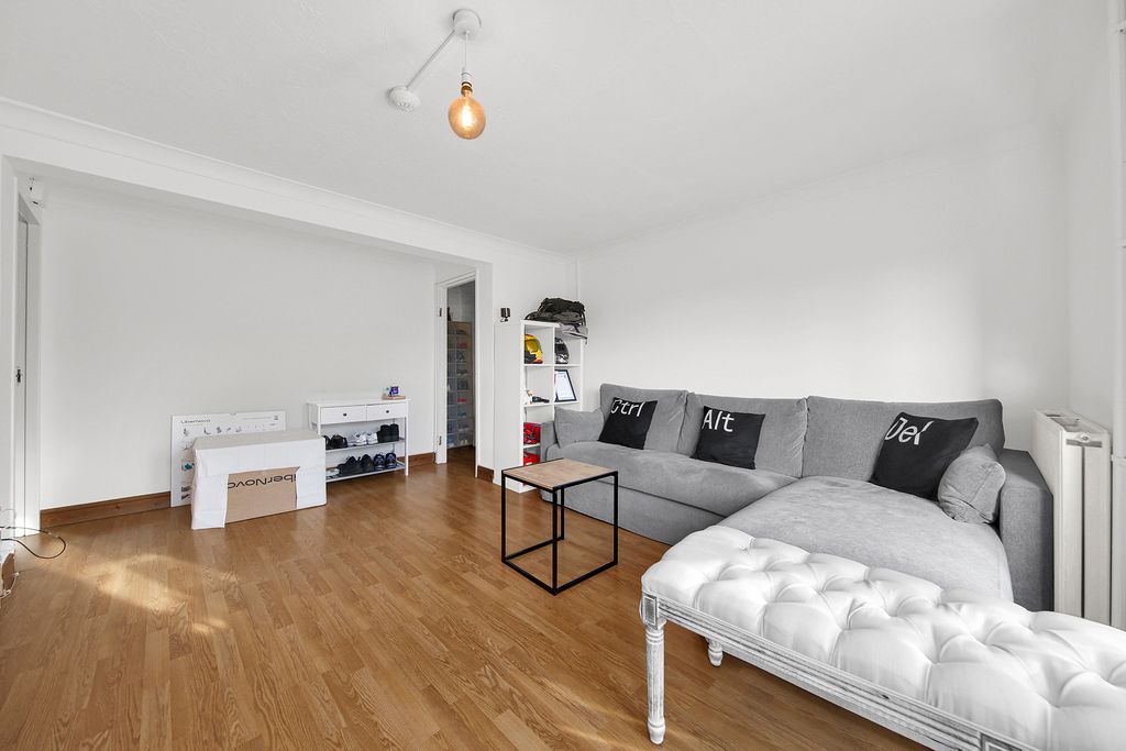 Property photo 2 of 21