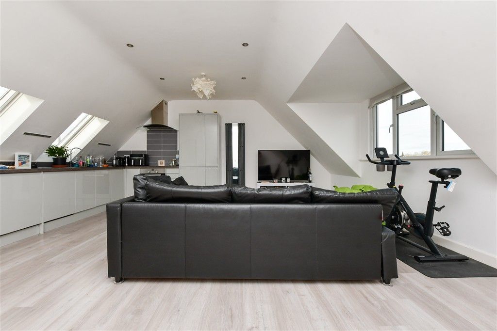 Property photo 3 of 8 Kitchen/ Lounge/ Diner