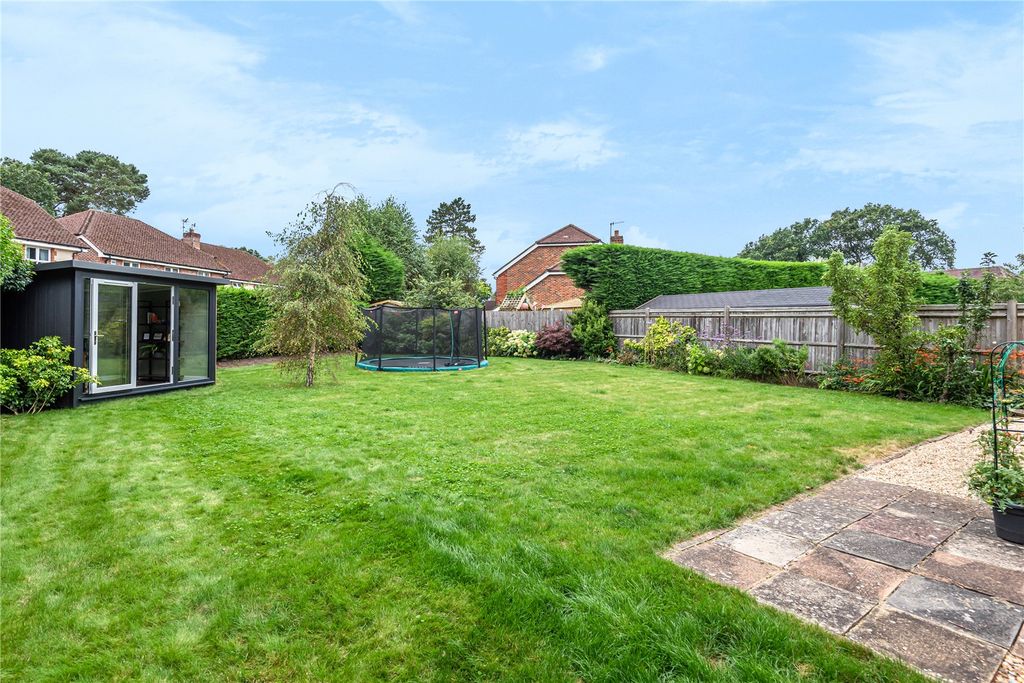 Property photo 2 of 26 Garden