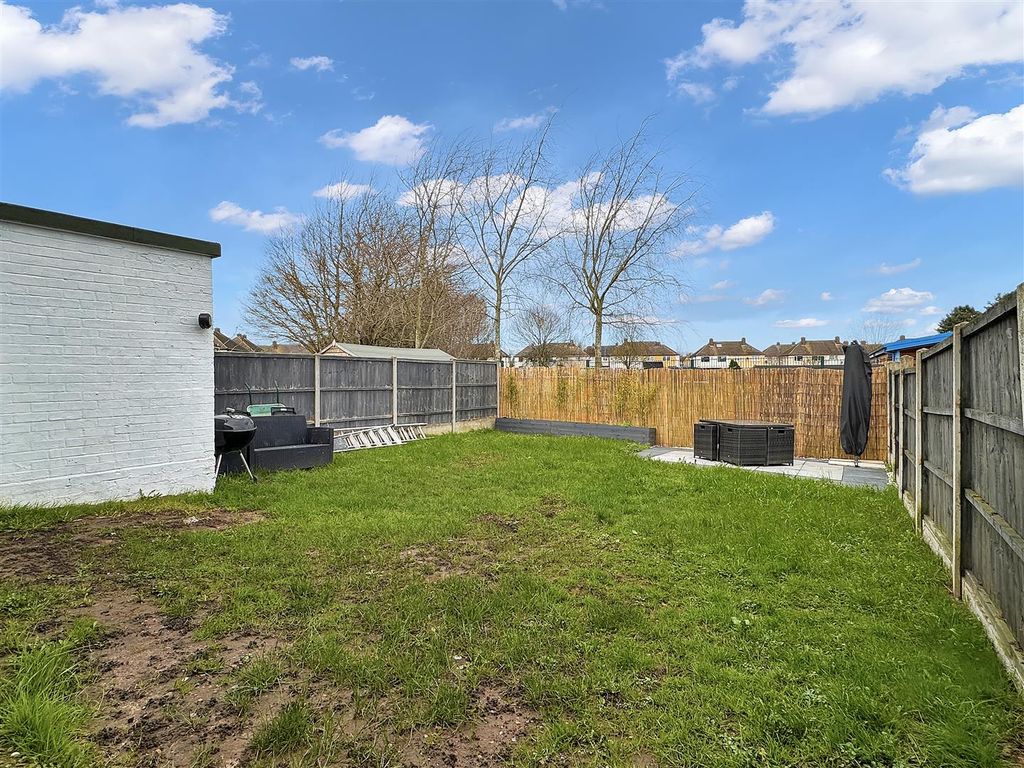 Property photo 3 of 17 Well-Appointed Garden 551