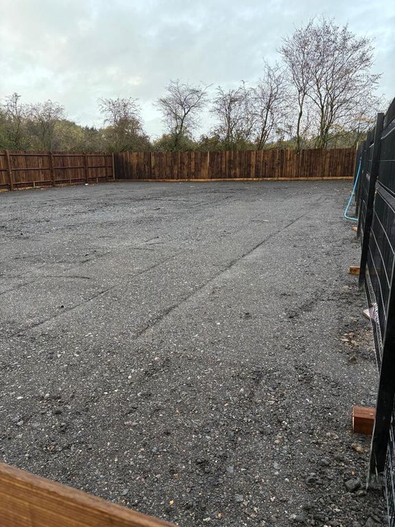 Property photo 3 of 8 Large Yard