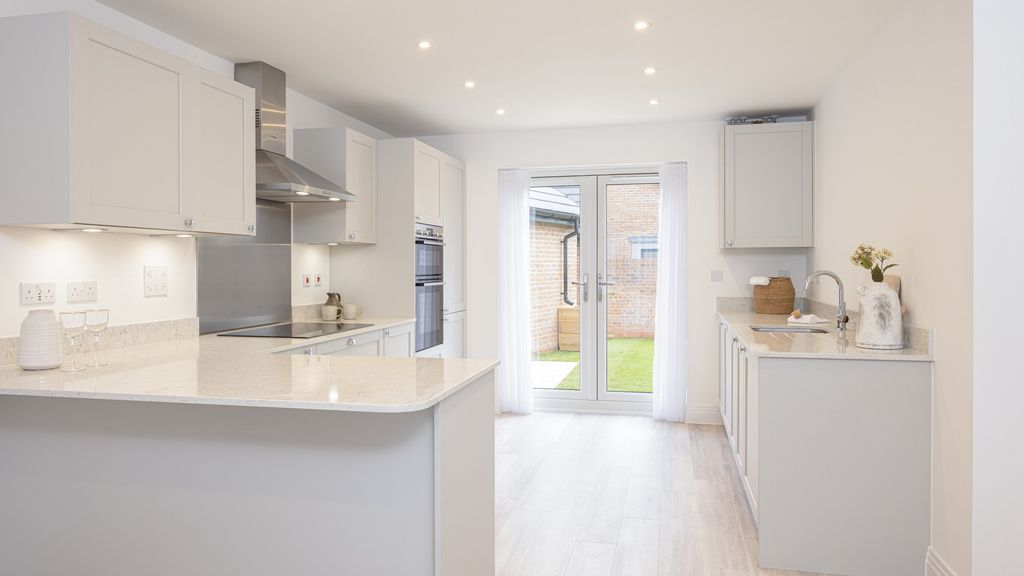 Property photo 1 of 12 Rosebrook, Hambrook