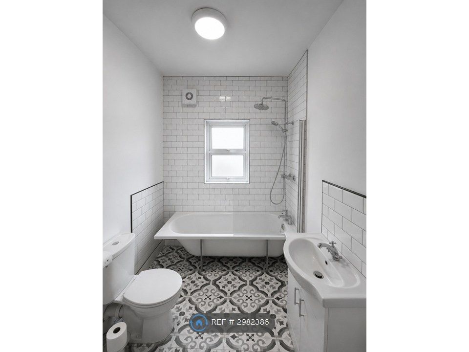 Property photo 3 of 11 Bathroom