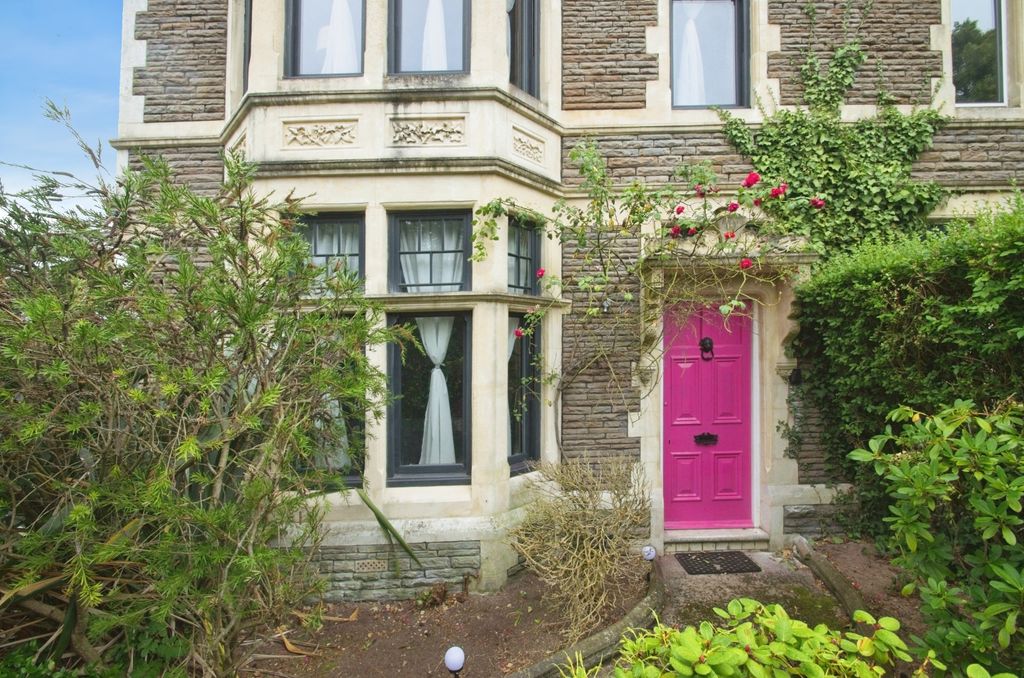 Property photo 2 of 26