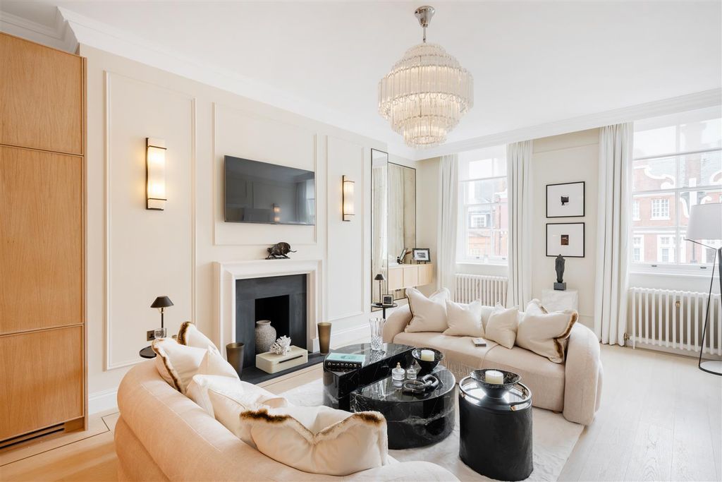 Property photo 1 of 23 Sf 44 Pont Street Hi-1.Jpg