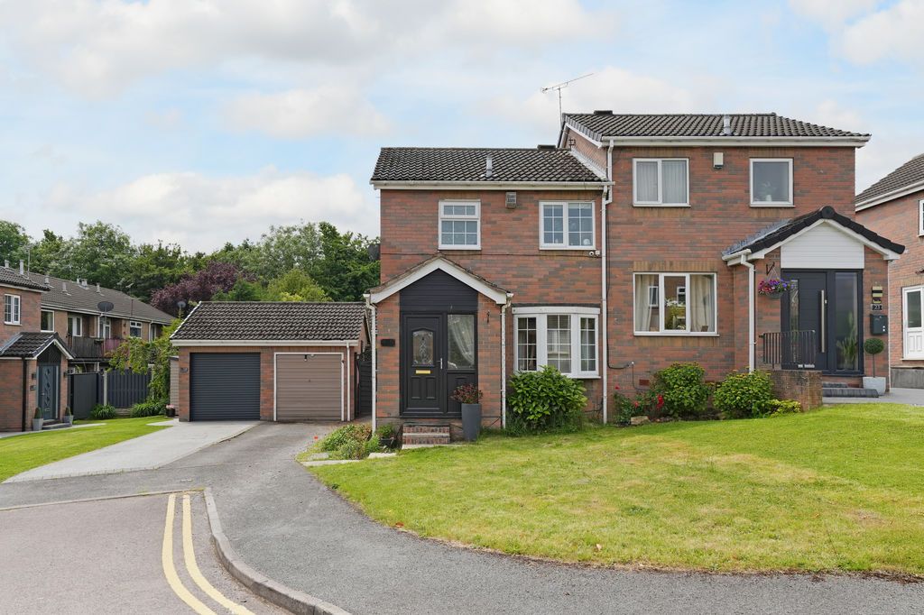 Property photo 1 of 16 External
