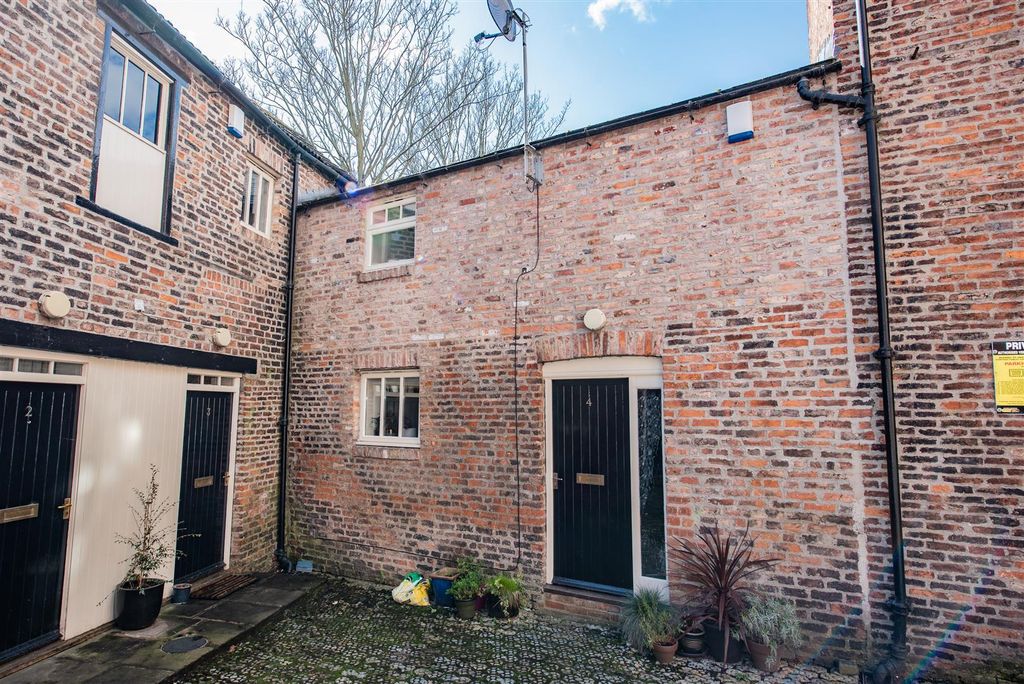 2 bed town house to rent York