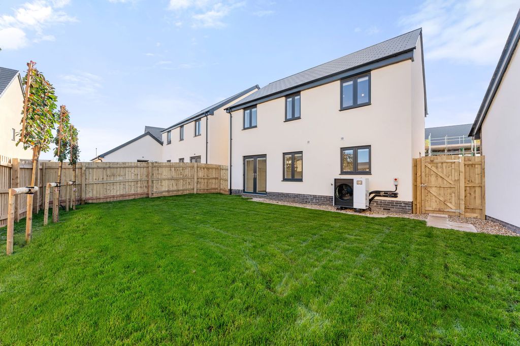 Property photo 2 of 20