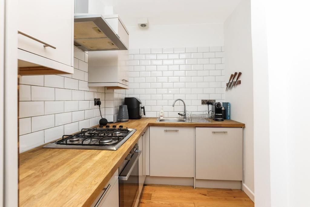Property photo 3 of 20 Kitchen