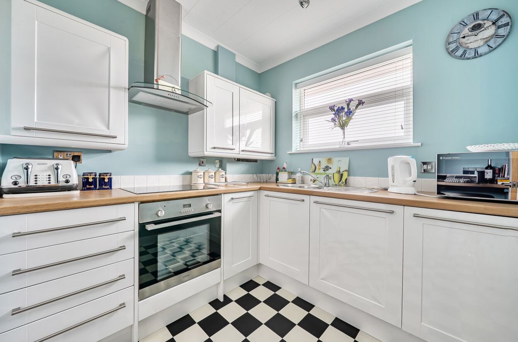 Property photo 3 of 27 Kitchen