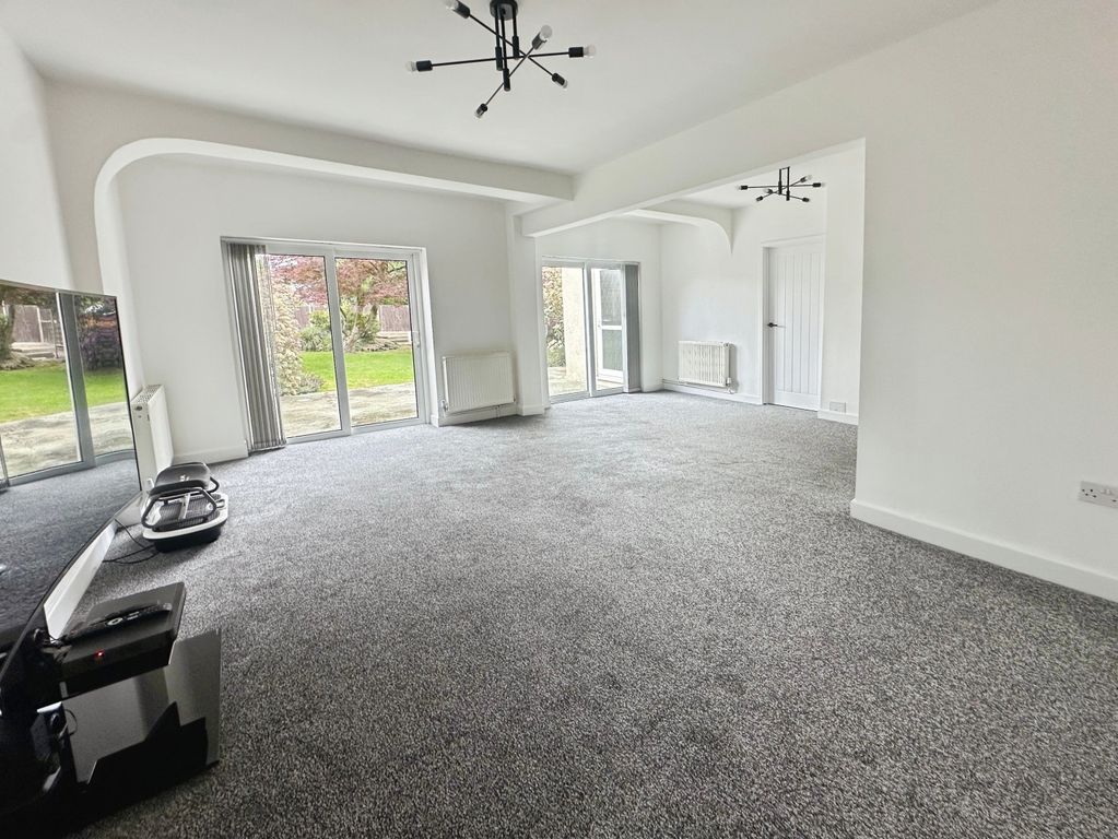 Property photo 2 of 19 Sitting/Dining Room