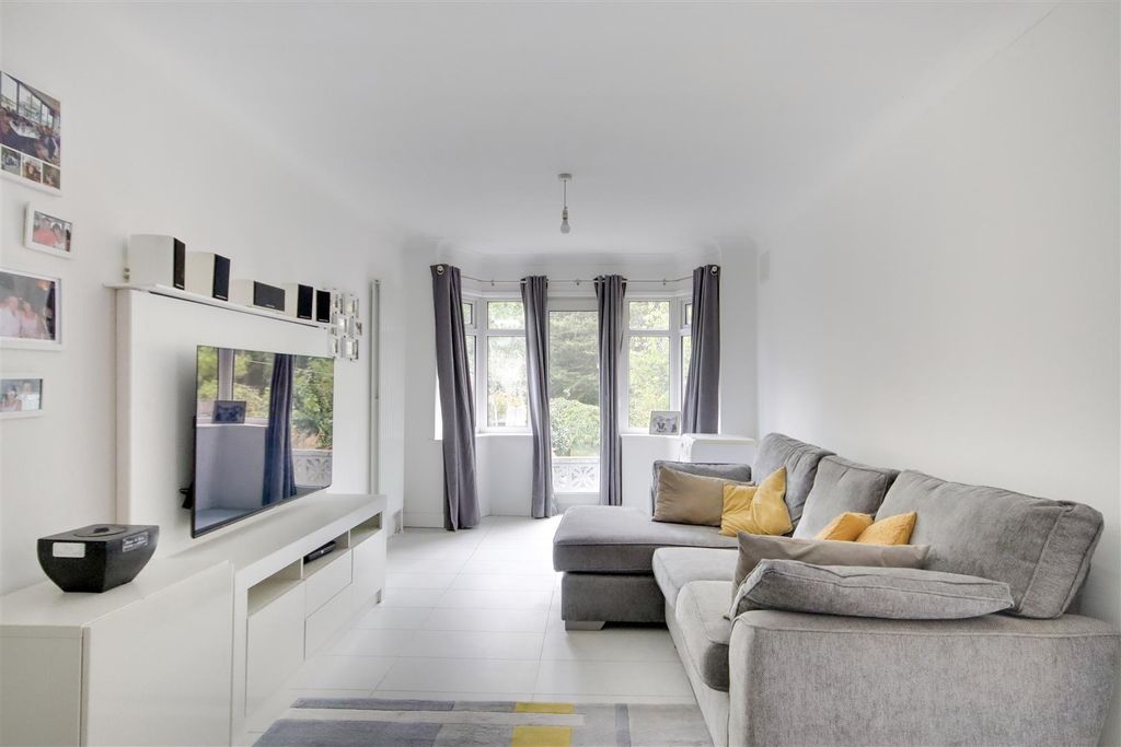 Property photo 3 of 19 Img_1582-Img_1585.Jpg