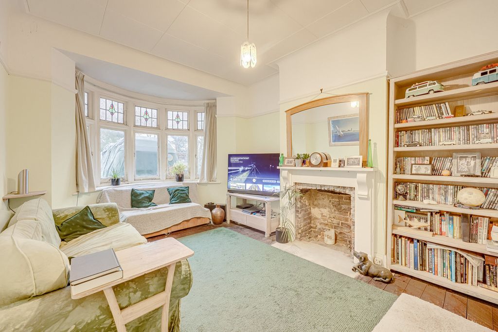 Property photo 2 of 11