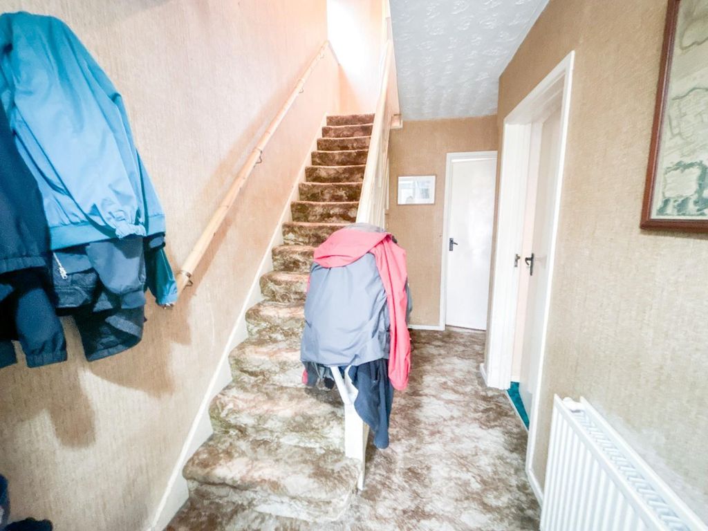 Property photo 2 of 12 Entrance Hall