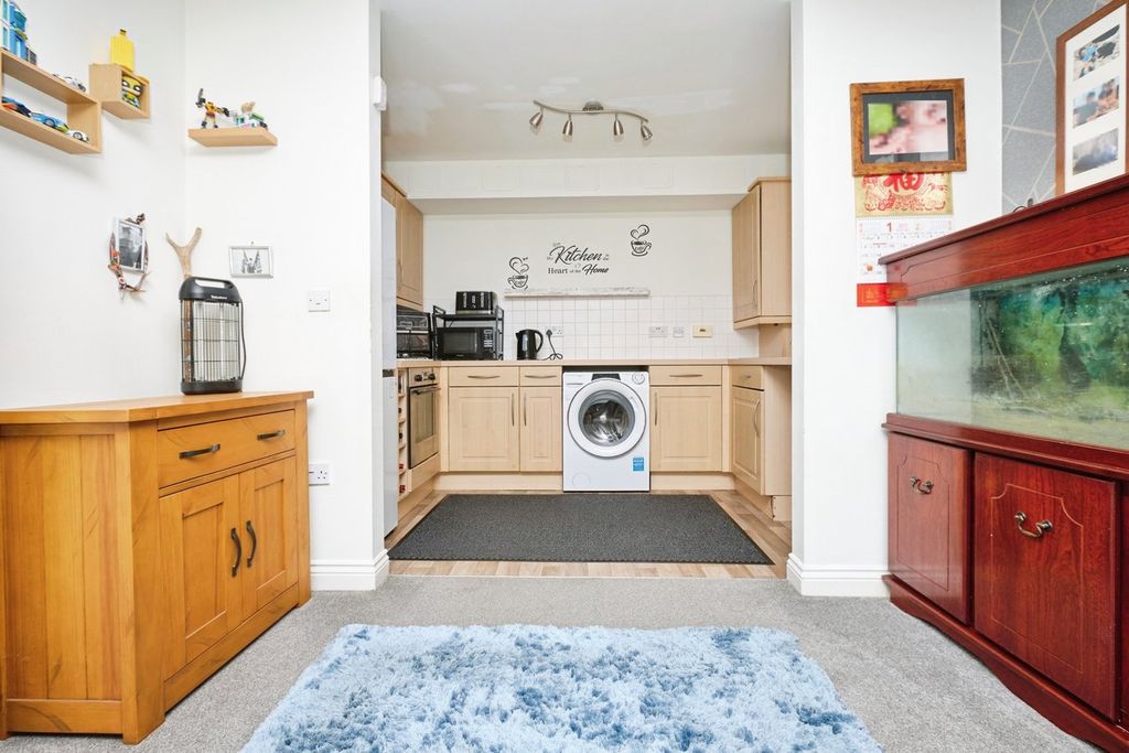 Property photo 3 of 13