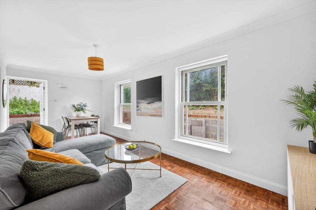 Property photo 2 of 22