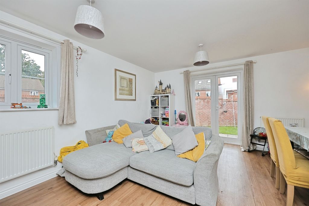 Property photo 3 of 11
