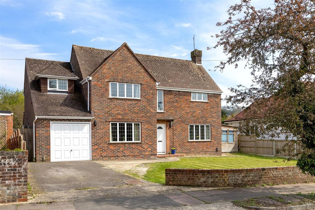 Property photo 1 of 26 Cissbury Drive, 8-039.Jpg