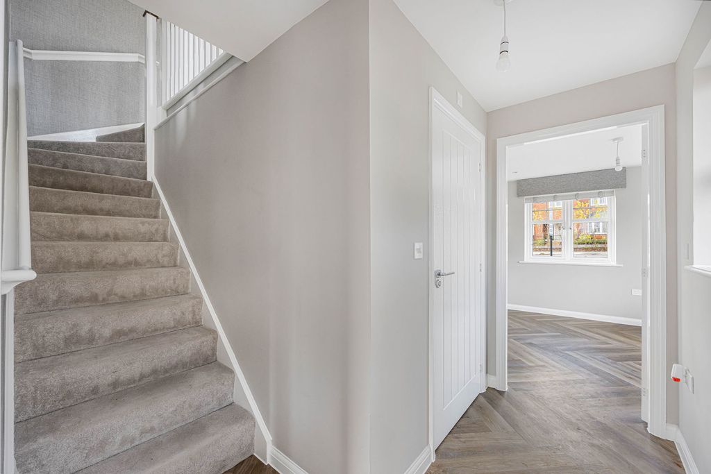 Property photo 3 of 28