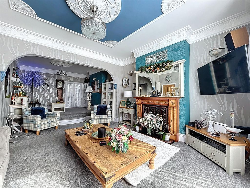 Property photo 3 of 48 Lower Lounge