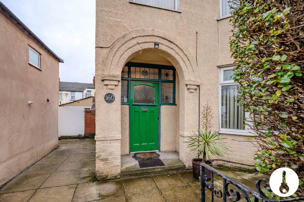 Property photo 2 of 26