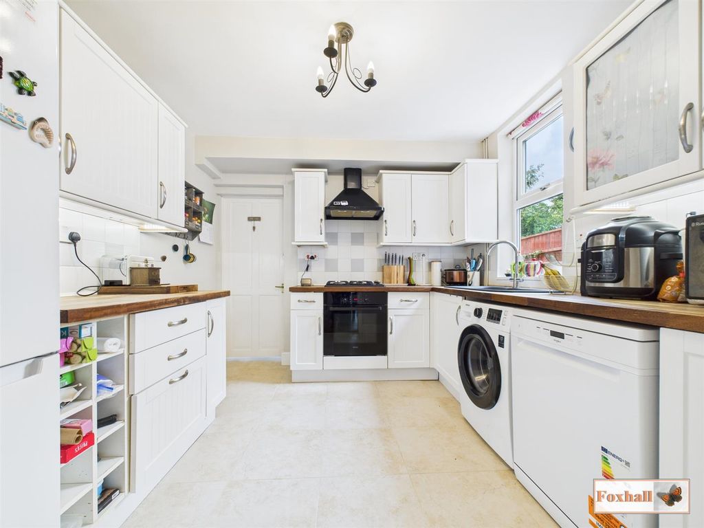 Property photo 2 of 18 Kitchen