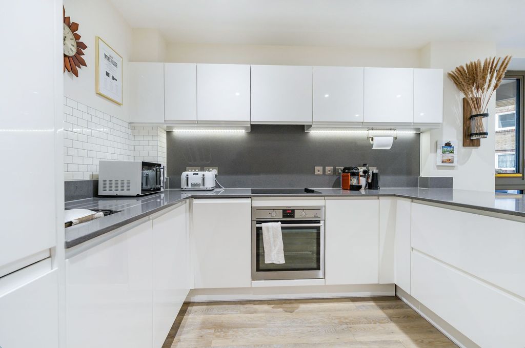 Property photo 2 of 24 Kitchen