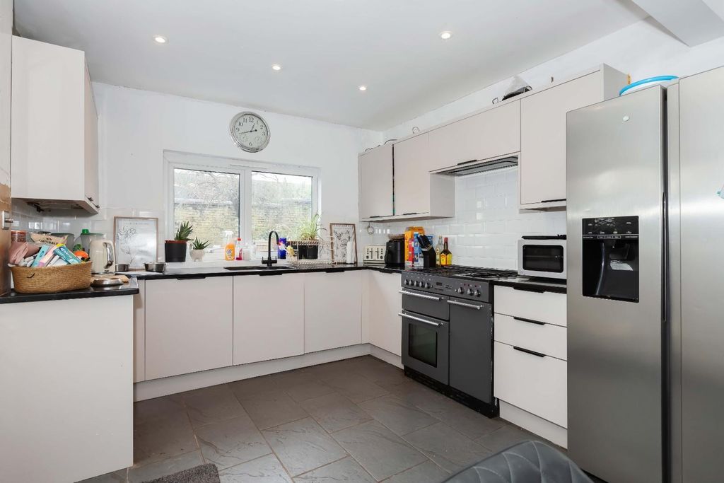 Property photo 3 of 21 Leighton Rd_15.Jpg