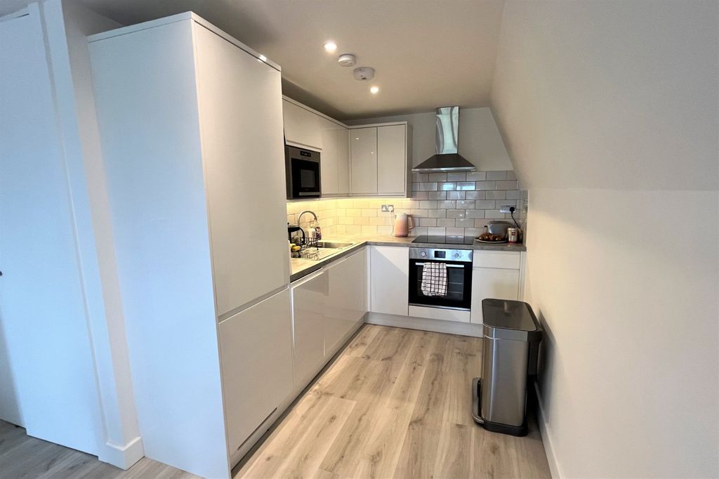 Property photo 3 of 8 Picture No. 12