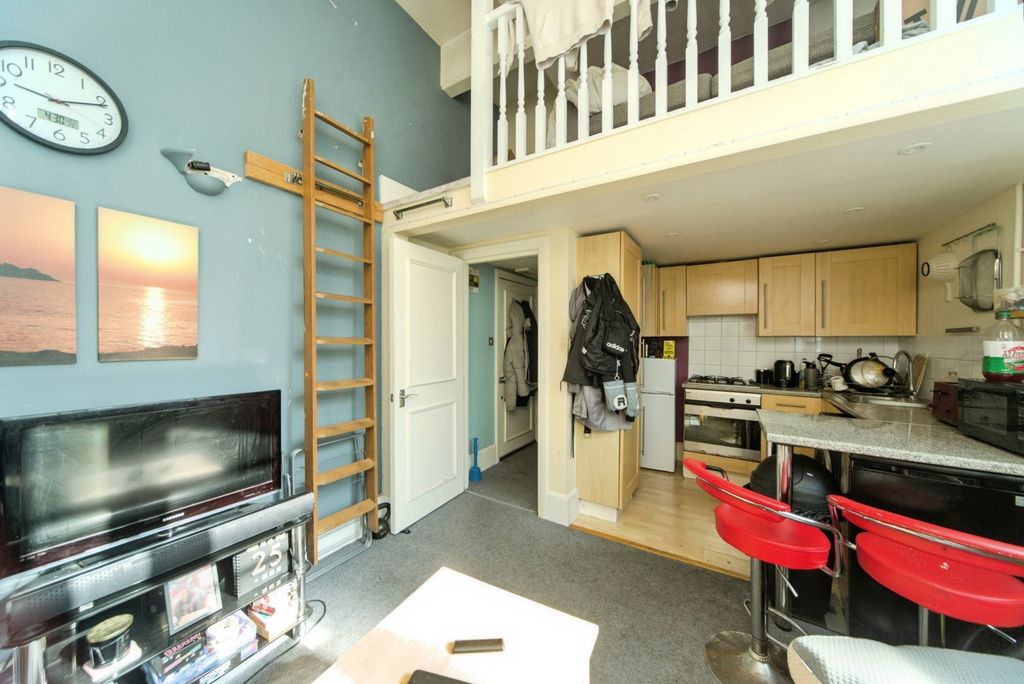 Property photo 3 of 14 Photo