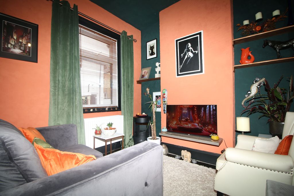 Property photo 2 of 12